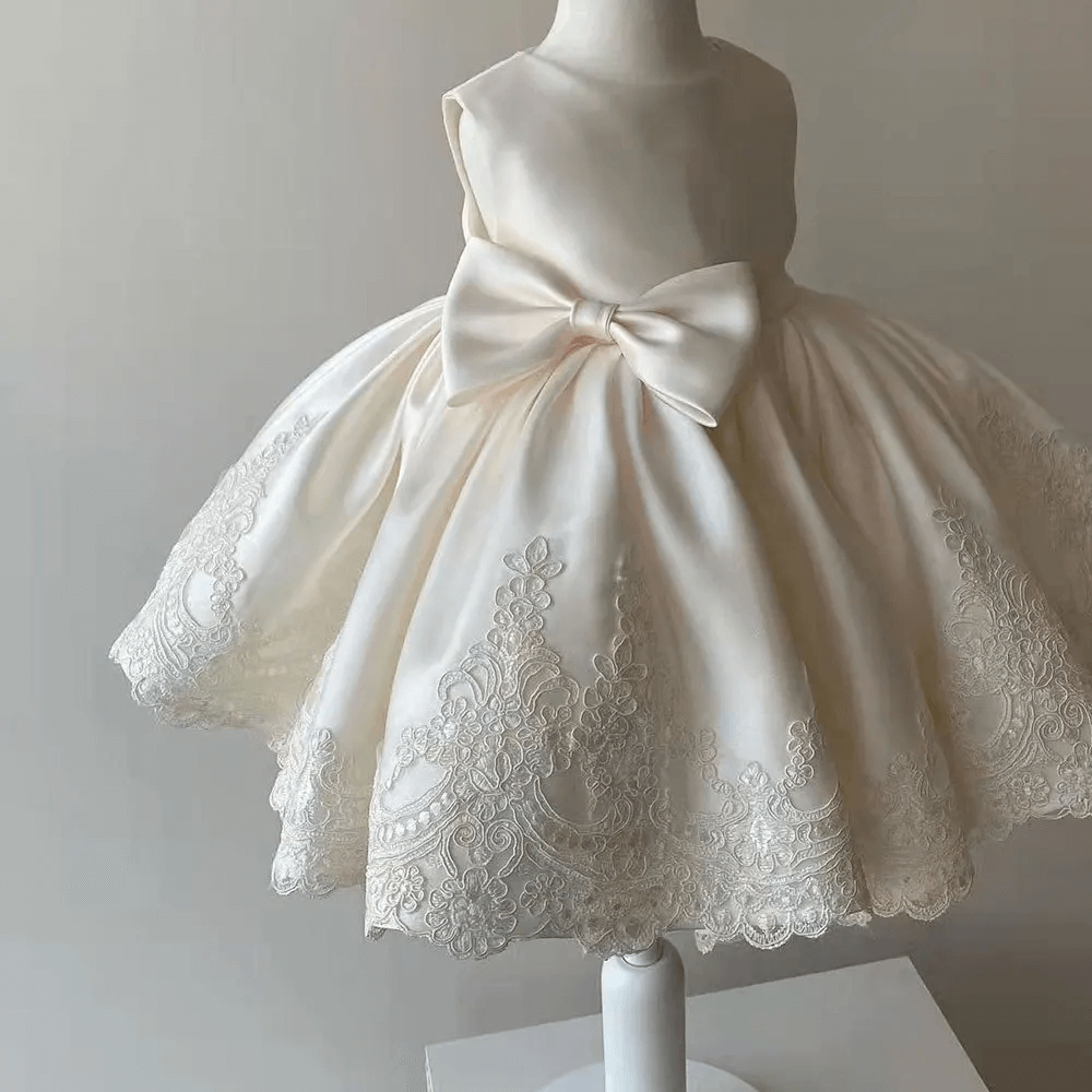 Aurora Prinzessinnenkleid mit Spitze und Schleife – Hochwertig Elegant