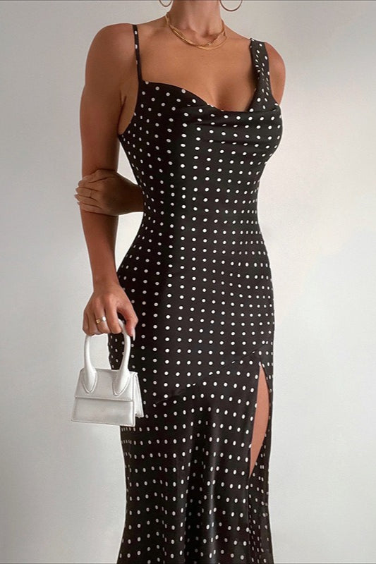 Rückenfreies Maxikleid mit V-Ausschnitt, Schlitz und Punktemuster