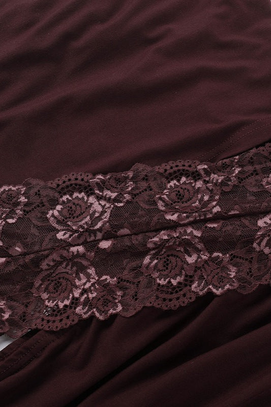 Figurbetontes Kleid mit Blumenmuster in Braun