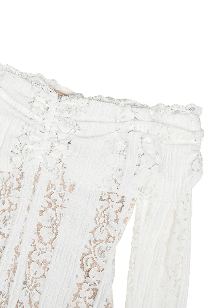 Schulterfreies Kleid mit Spitze