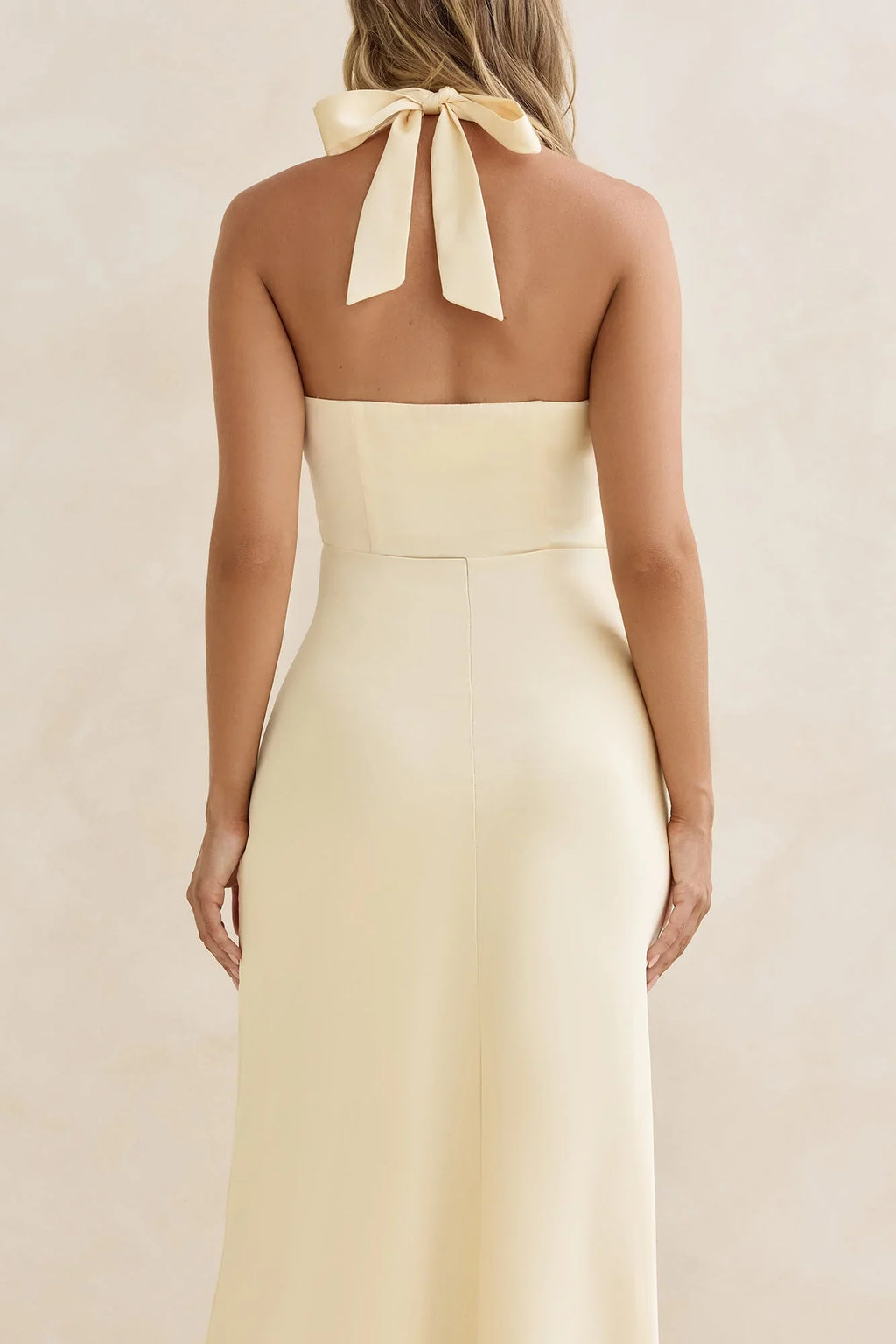 Charm – Satin-Maxikleid mit Neckholder