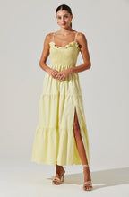 Seraphine – Maxikleid mit Rüschen und Beinschlitz