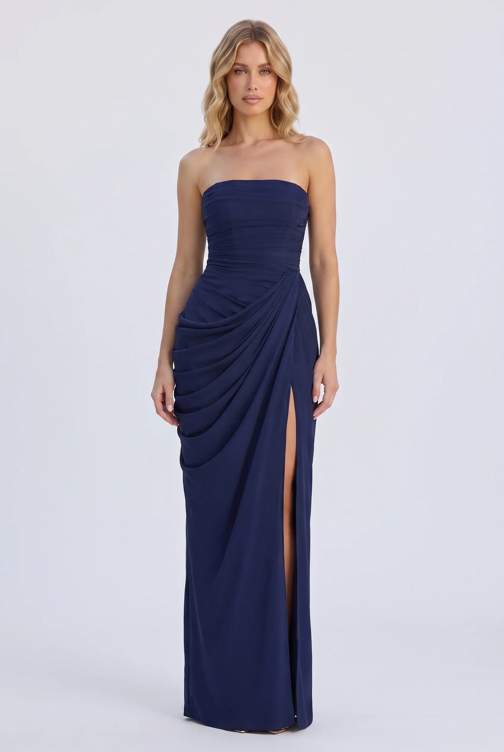 Splitted – Spitzen-Maxikleid mit Beinschlitz und Korsett-Schnürung