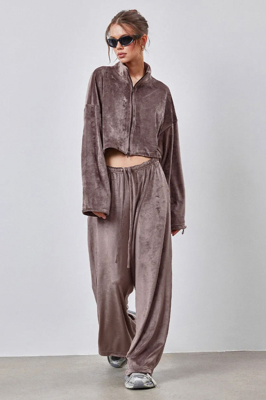 Zweiteiliges Set mit weitem Bein, kurzem Schnitt und Bindedetail