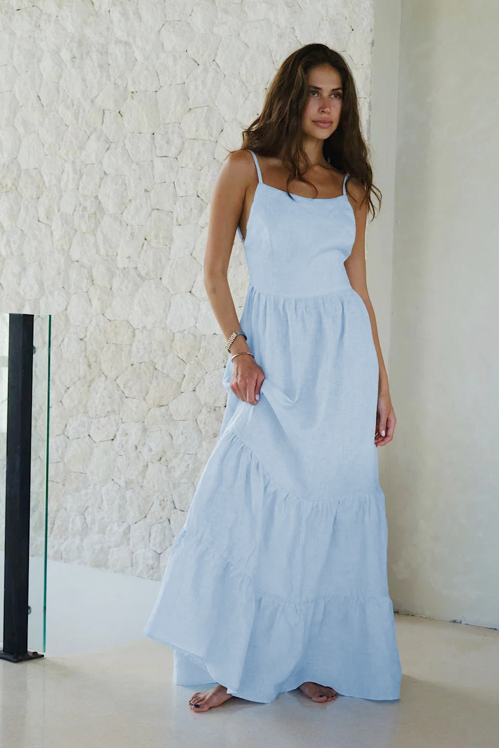 Rückenfreies Maxikleid mit Rüschen in Weiß