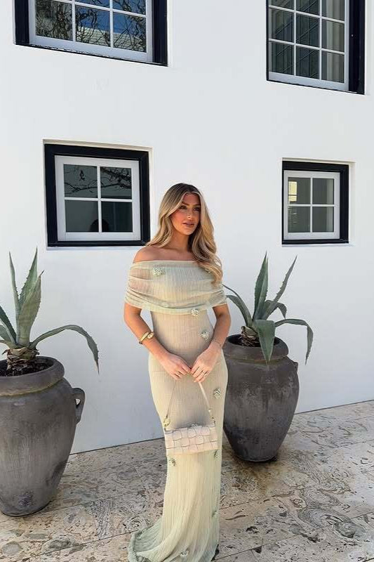 Schulterfreies Maxikleid mit Blumenmuster in Weiß mit Schulterfrei
