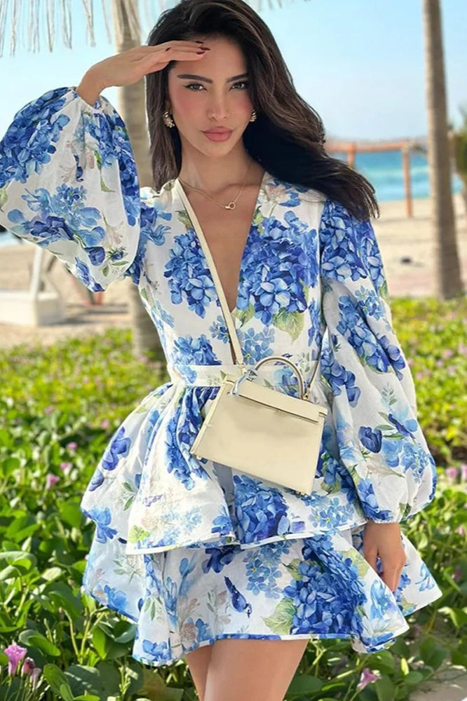 Kleid mit Trompetenärmeln, ausgestelltem Schnitt und Blumenmuster