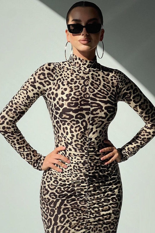 Maxikleid mit langen Ärmeln und Leopardenmuster in Schwarz