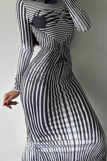 Maxikleid mit Rundhalsausschnitt und langen Ärmeln in Weiß
