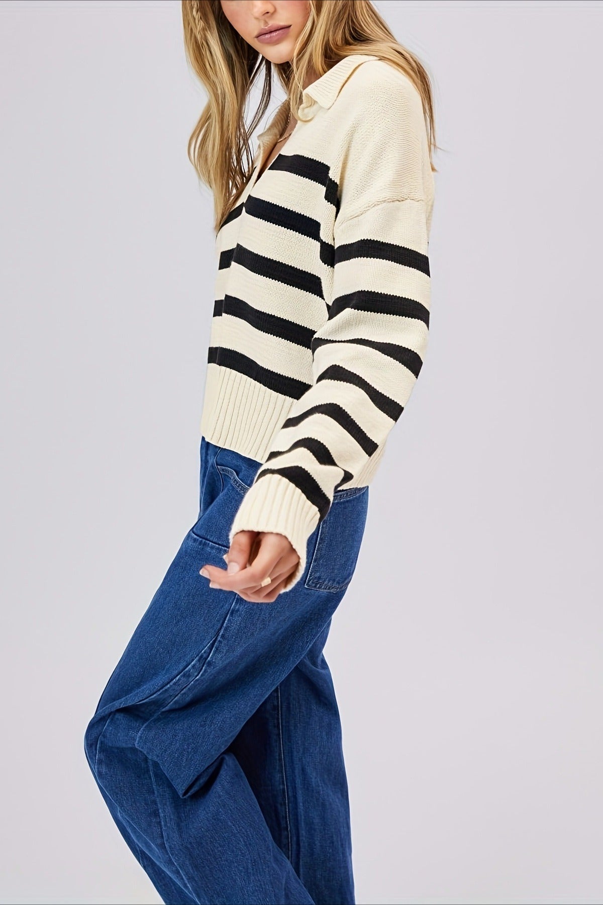 Pullover mit V-Ausschnitt, Streifenmuster und Wolle