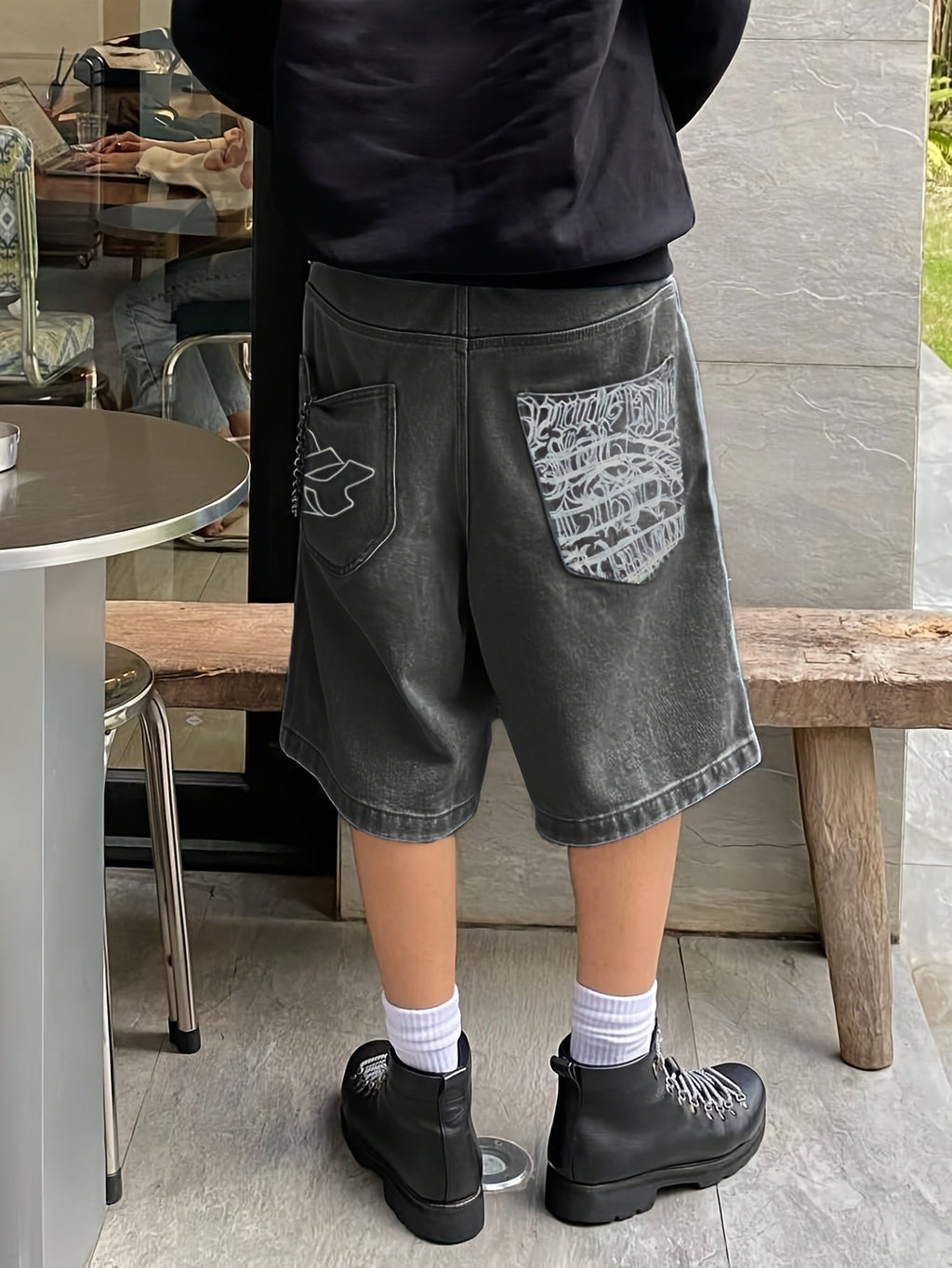 Lässige Bermuda-Denim-Shorts – Lockere Passform inklusive Stilvollen Blumenstickereien