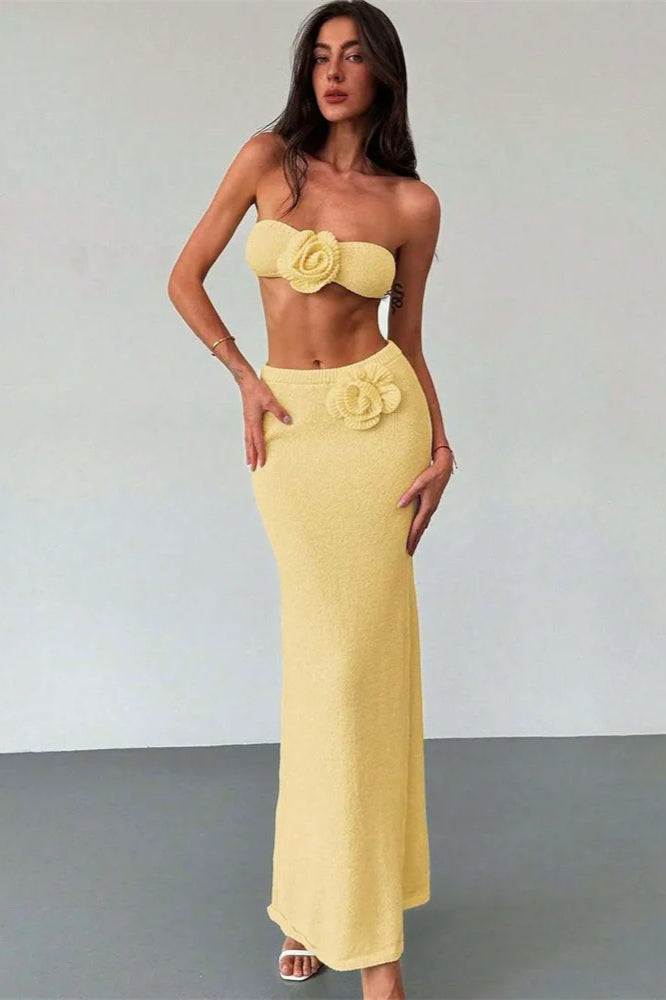 Trägerloses Kleid mit Blumenmuster, Patchwork und Strickstruktur
