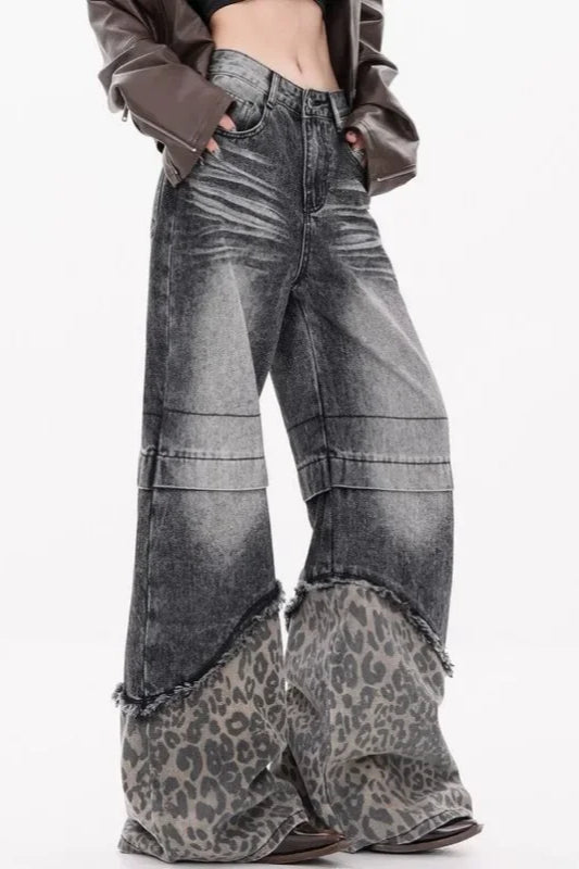 Jeans mit weitem Bein, Leopardenmuster und Patchwork in Grau