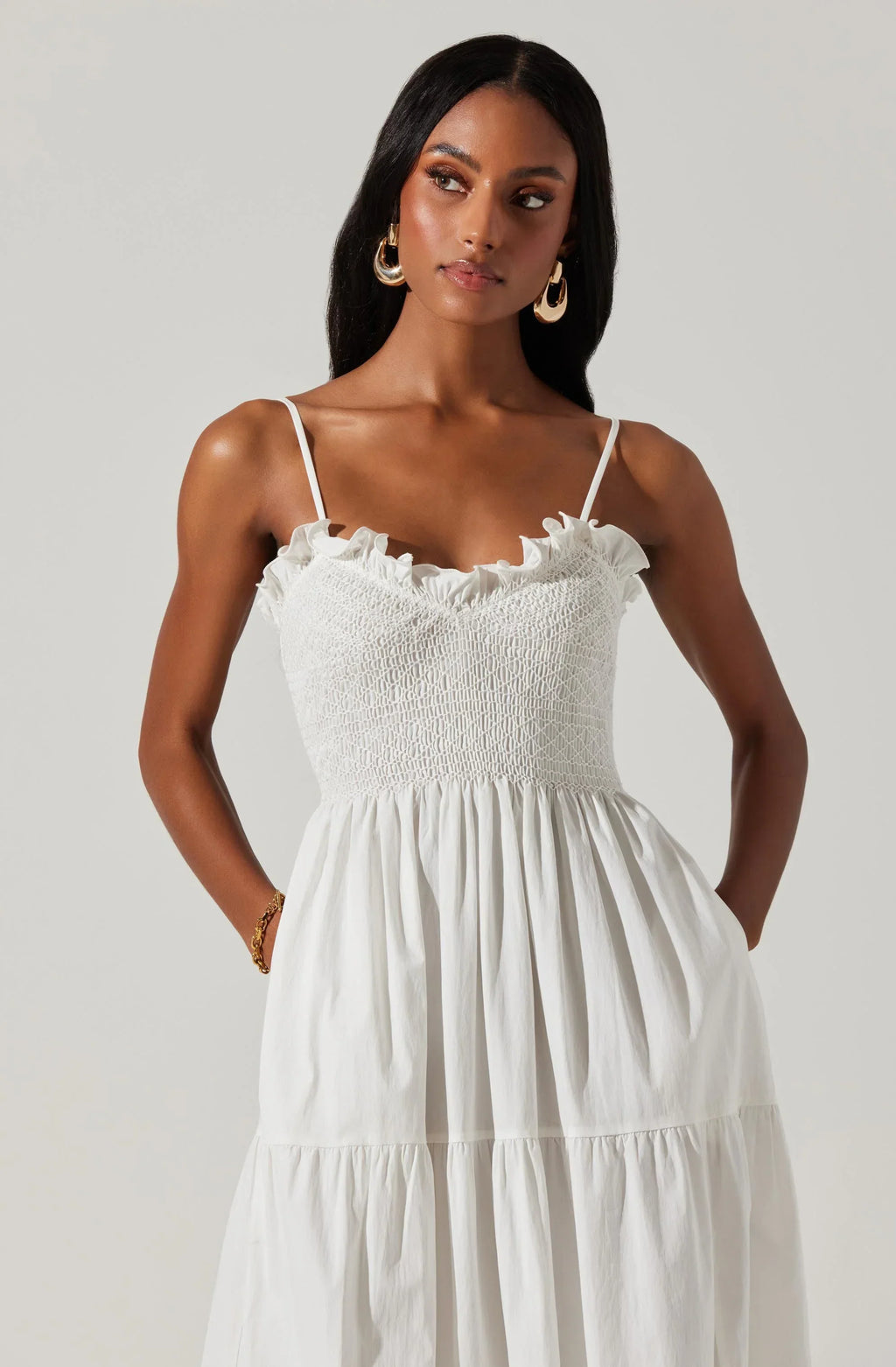 Seraphine – Maxikleid mit Rüschen und Beinschlitz