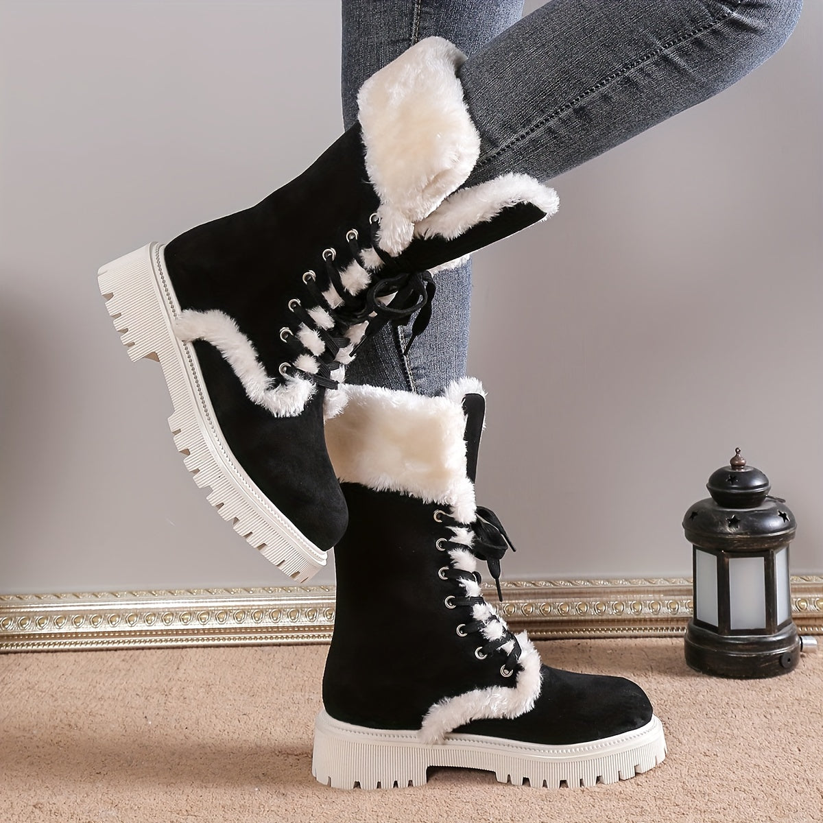 Wadenhohe Stiefel gefüttert mit Schnürung und flachem Absatz