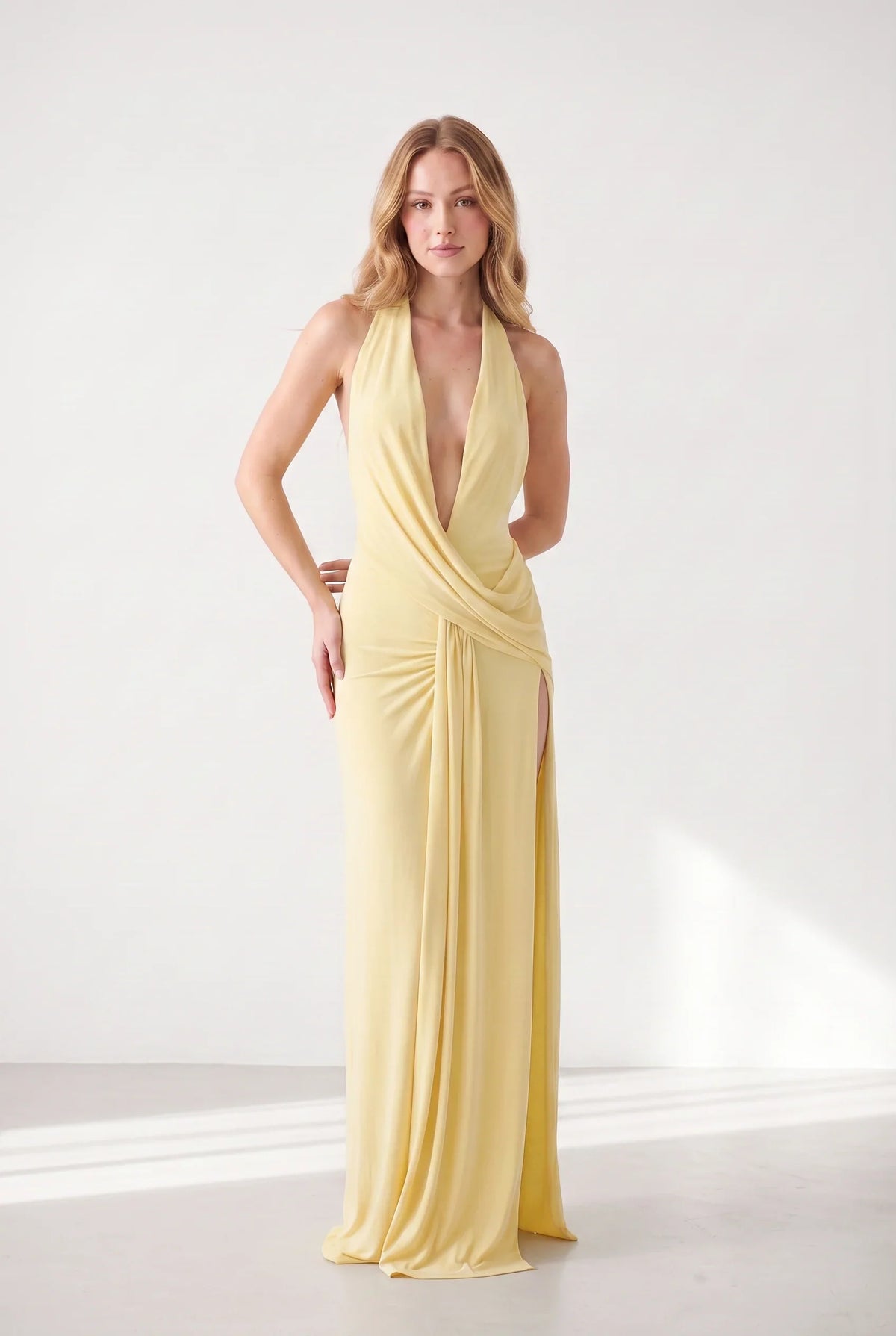 Maxikleid mit Neckholder und offenem Rücken