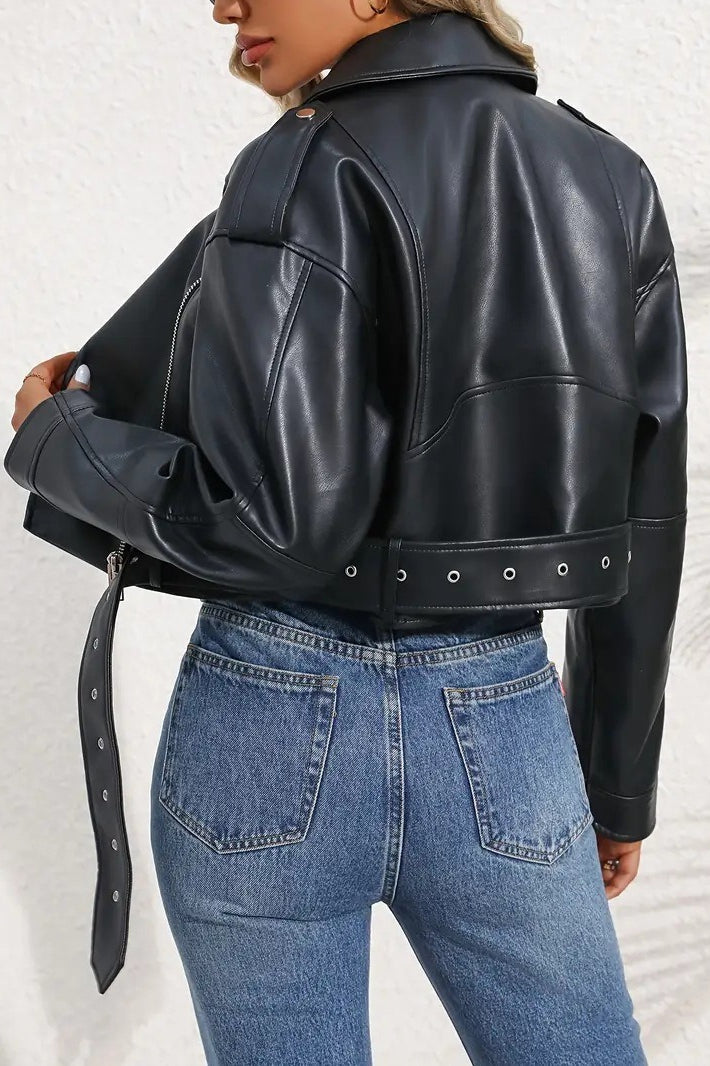 Jacke mit kurzem Schnitt und Kunstleder in Schwarz