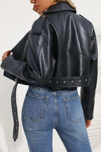 Jacke mit kurzem Schnitt und Kunstleder in Schwarz
