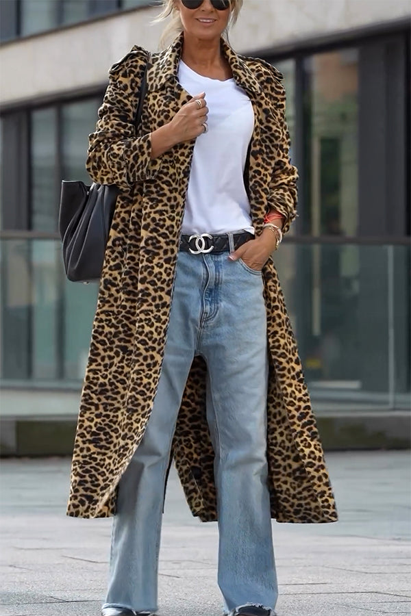 Mid-Rise Wide-Leg-Jeans mit ausgefranstem Saum und aufgesetzten Taschen