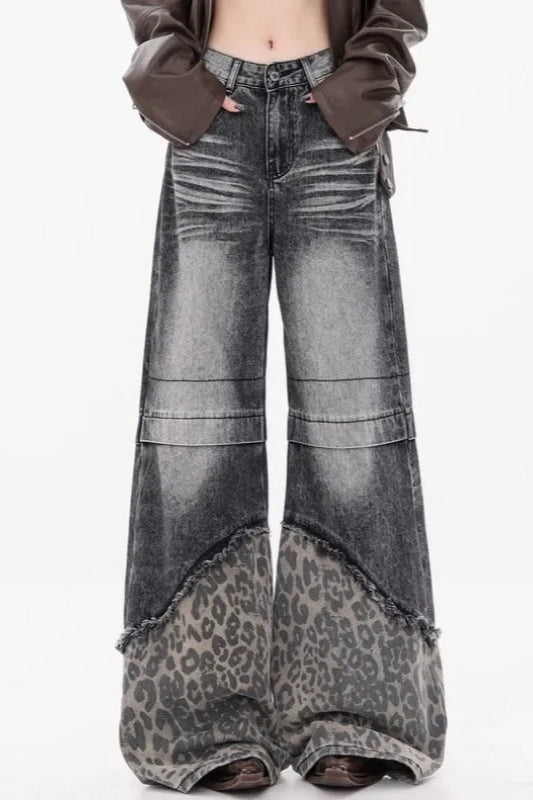 Jeans mit weitem Bein, Leopardenmuster und Patchwork in Grau