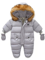 Snowy Baby Strampler – Warmer Winter-Overall inklusive Kapuze für draußen