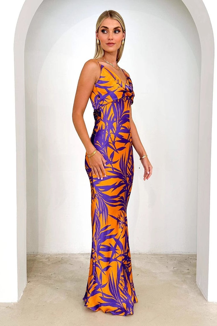 Maxikleid mit V-Ausschnitt und Blumenmuster in Lila