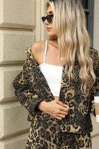 Mantel mit Leopardenmuster und Denim