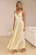 Ray – Satin-Maxikleid mit offenem Rücken und A-Linien-Rock