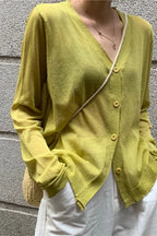 Strickjacke mit V-Ausschnitt und Strickstruktur in Lila