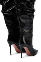 Overknee-Stiefel mit Raffung und spitzer Zehenpartie