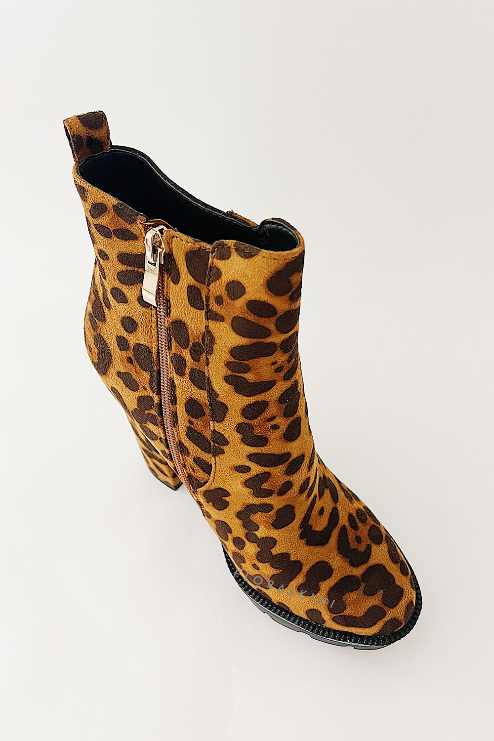 Stiefel in Wildlederoptik mit Plateau und Blockabsatz