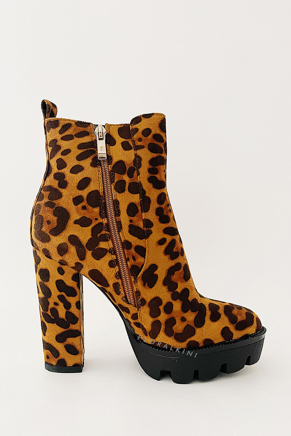Stiefel in Wildlederoptik mit Plateau und Blockabsatz