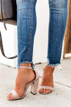 Slim-Fit-Jeans mit ausgefranstem Saum
