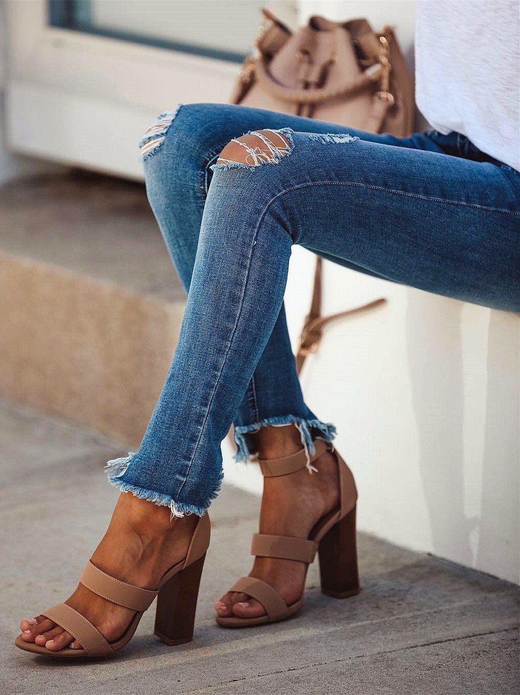 Slim-Fit-Jeans mit ausgefranstem Saum