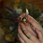 Goldene Flügel-Orb-Ringbox: Luxuriöse bewegliche Schmuckschatulle