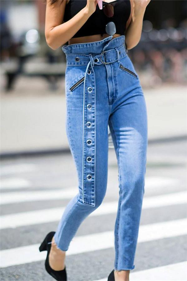 Skinny-Jeans mit Gürtel