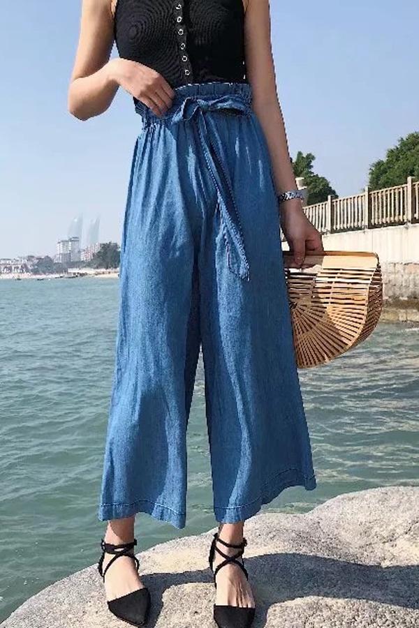 High-Waist Wide-Leg-Jeans mit Gürtel