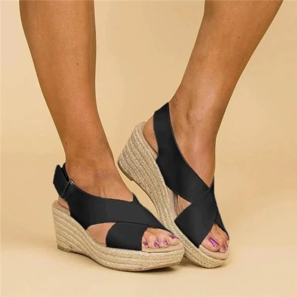 Chice Keil-Sandalen inklusive überkreuzten Riemen – Bequemer Sommerstil