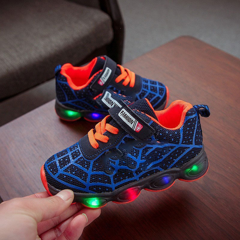Superheld LED Sneaker – Coole Schuhe inklusive Lichtern für Kinder