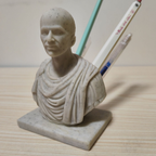 Caesars Feder: Kreativer Julius Caesar Stifthalter