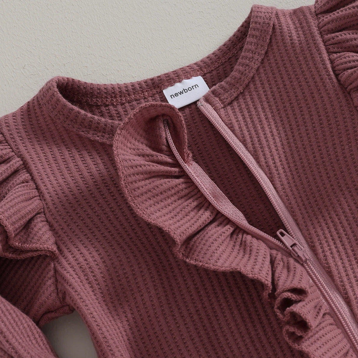 Sofie Rüschen Babysprungkombi – Weicher Jumpsuit inklusive Verspielten Details