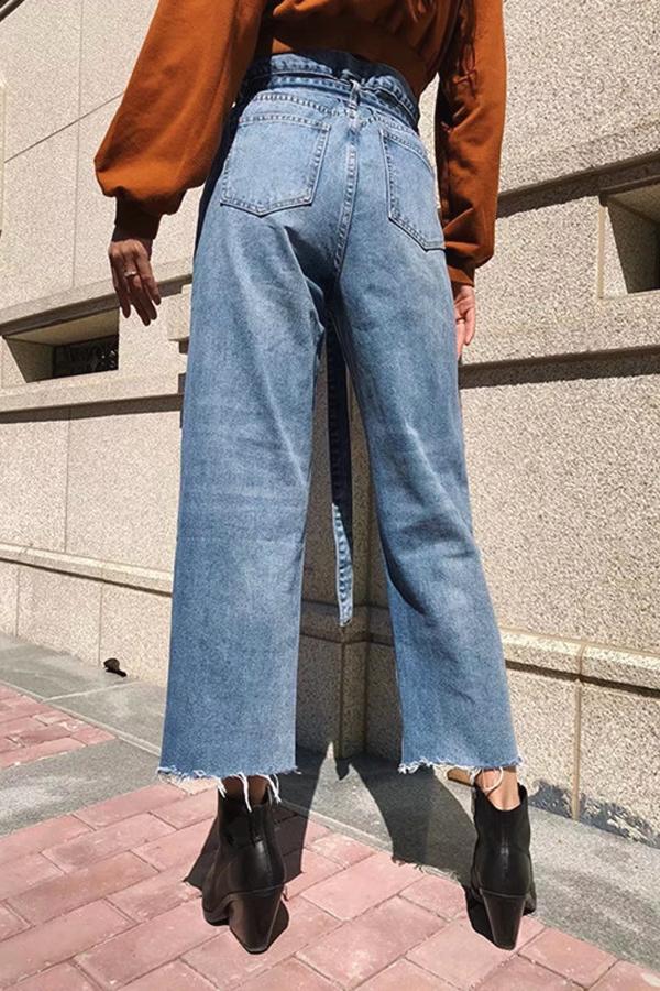 High-Waist Wide-Leg-Jeans mit Gürtel – Hellblau