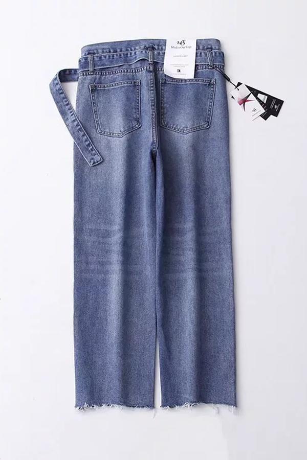High-Waist Wide-Leg-Jeans mit Gürtel – Hellblau