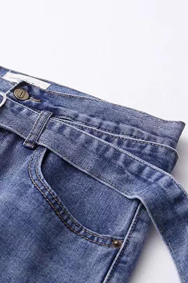 High-Waist Wide-Leg-Jeans mit Gürtel – Hellblau