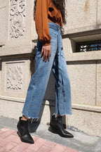 High-Waist Wide-Leg-Jeans mit Gürtel – Hellblau