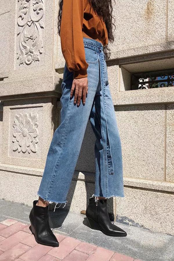 High-Waist Wide-Leg-Jeans mit Gürtel – Hellblau