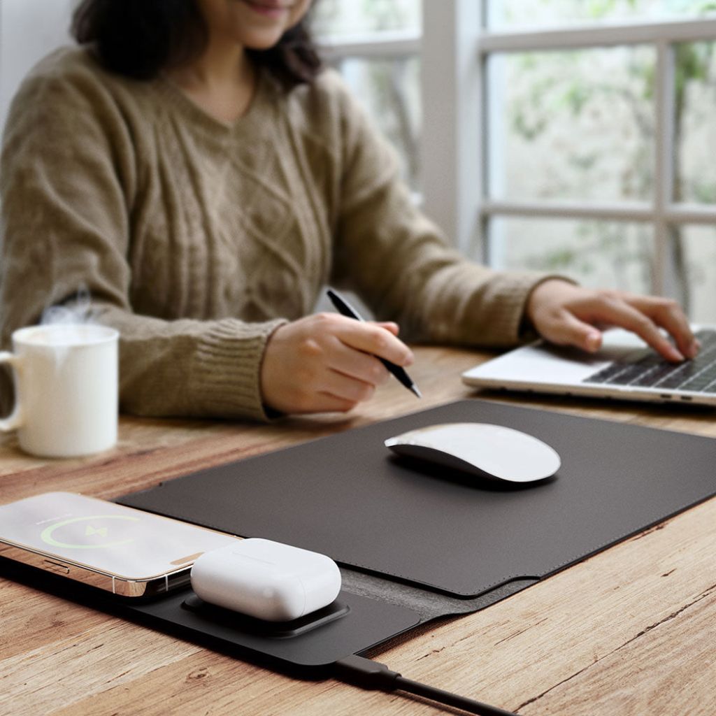 PowerDesk Sleeve – Schlanke Laptop-Hüllen inklusive Drahtloser Ladefunktion