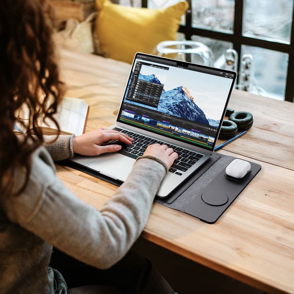 PowerDesk Sleeve – Schlanke Laptop-Hüllen inklusive Drahtloser Ladefunktion
