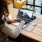 PowerDesk Sleeve – Schlanke Laptop-Hüllen inklusive Drahtloser Ladefunktion