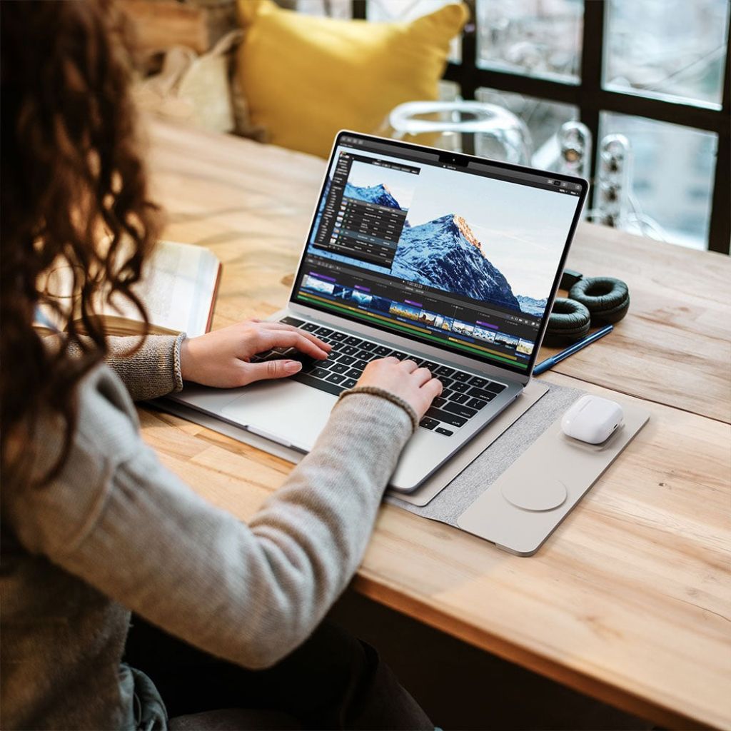 PowerDesk Sleeve – Schlanke Laptop-Hüllen inklusive Drahtloser Ladefunktion